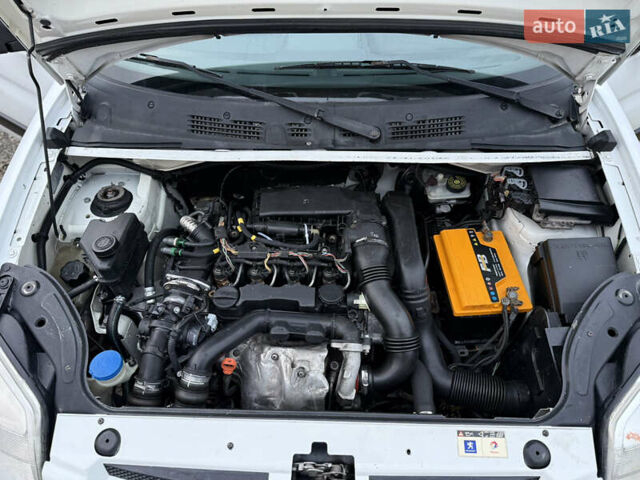 Білий Пежо Partner, об'ємом двигуна 1.6 л та пробігом 442 тис. км за 4750 $, фото 30 на Automoto.ua