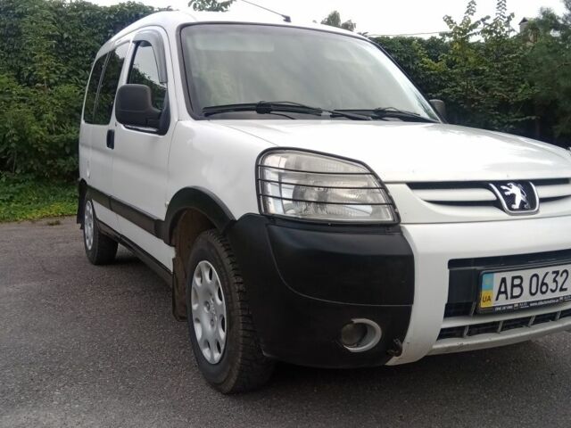 Белый Пежо Partner, объемом двигателя 1.4 л и пробегом 245 тыс. км за 4300 $, фото 6 на Automoto.ua