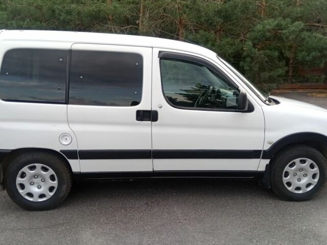 Белый Пежо Partner, объемом двигателя 1.4 л и пробегом 245 тыс. км за 4300 $, фото 5 на Automoto.ua