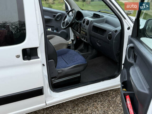 Білий Пежо Partner, об'ємом двигуна 1.6 л та пробігом 442 тис. км за 4750 $, фото 28 на Automoto.ua