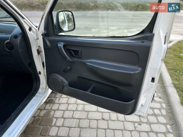 Білий Пежо Partner, об'ємом двигуна 1.56 л та пробігом 300 тис. км за 2900 $, фото 26 на Automoto.ua
