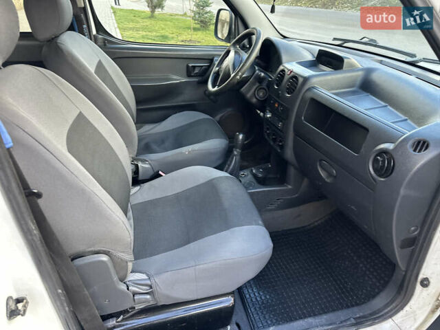 Білий Пежо Partner, об'ємом двигуна 1.56 л та пробігом 300 тис. км за 2900 $, фото 28 на Automoto.ua