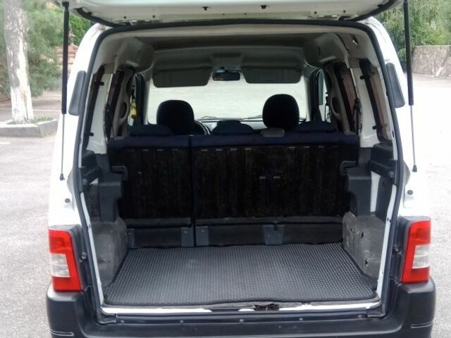 Белый Пежо Partner, объемом двигателя 1.4 л и пробегом 245 тыс. км за 4300 $, фото 11 на Automoto.ua