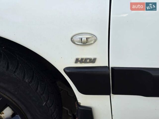 Білий Пежо Partner, об'ємом двигуна 1.6 л та пробігом 240 тис. км за 4699 $, фото 38 на Automoto.ua