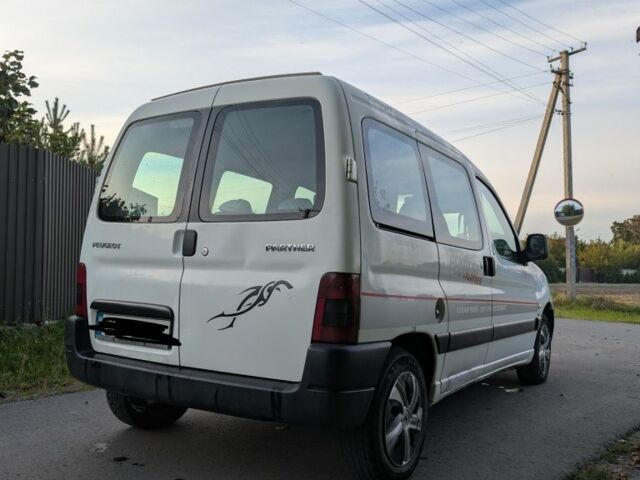 Белый Пежо Partner, объемом двигателя 1.6 л и пробегом 170 тыс. км за 3500 $, фото 2 на Automoto.ua