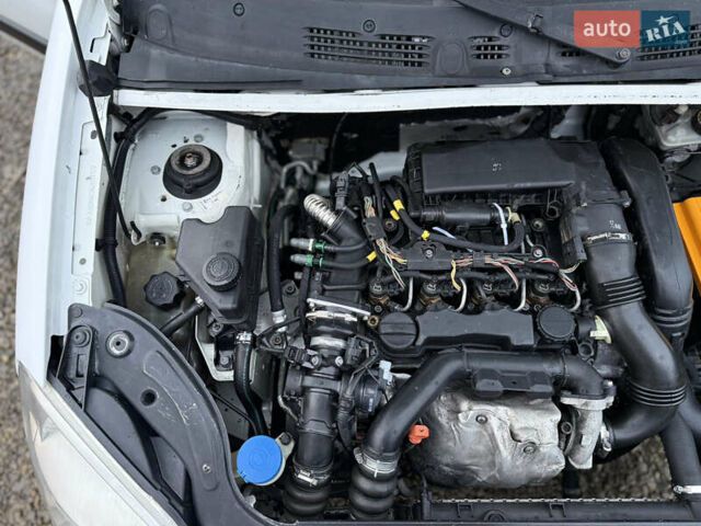Білий Пежо Partner, об'ємом двигуна 1.6 л та пробігом 442 тис. км за 4750 $, фото 31 на Automoto.ua