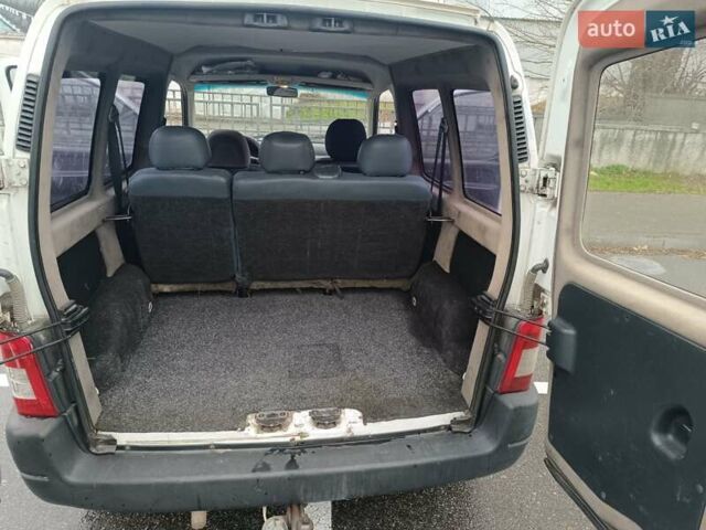 Белый Пежо Partner, объемом двигателя 1.36 л и пробегом 372 тыс. км за 3100 $, фото 19 на Automoto.ua