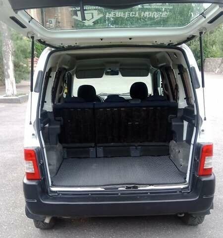 Белый Пежо Partner, объемом двигателя 1.4 л и пробегом 245 тыс. км за 4900 $, фото 11 на Automoto.ua