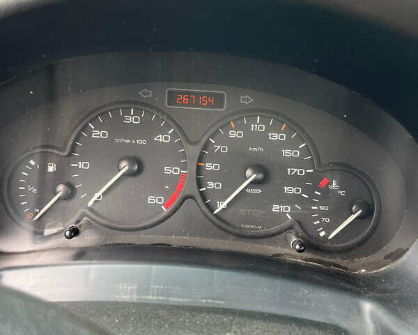 Белый Пежо Partner, объемом двигателя 1.6 л и пробегом 270 тыс. км за 3200 $, фото 7 на Automoto.ua