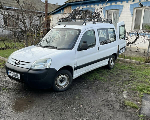 Белый Пежо Partner, объемом двигателя 1.56 л и пробегом 306 тыс. км за 4200 $, фото 2 на Automoto.ua
