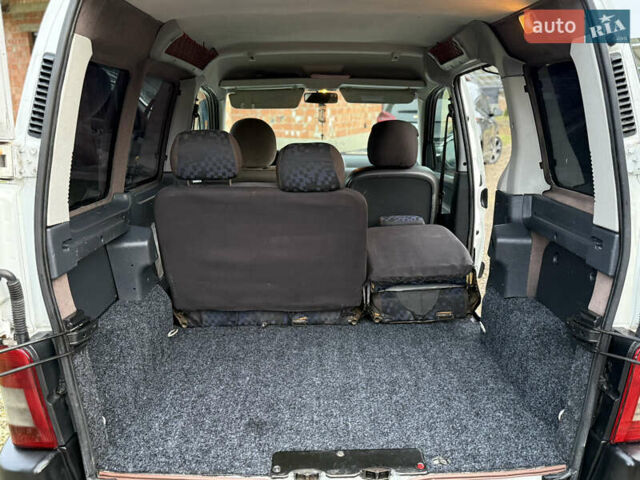 Білий Пежо Partner, об'ємом двигуна 1.6 л та пробігом 442 тис. км за 4750 $, фото 18 на Automoto.ua