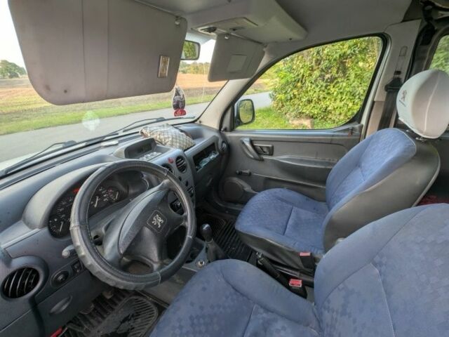 Белый Пежо Partner, объемом двигателя 1.6 л и пробегом 170 тыс. км за 3500 $, фото 4 на Automoto.ua