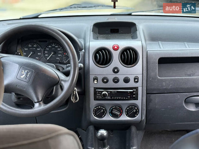 Білий Пежо Partner, об'ємом двигуна 1.6 л та пробігом 442 тис. км за 4750 $, фото 26 на Automoto.ua