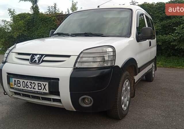 Белый Пежо Partner, объемом двигателя 1.4 л и пробегом 245 тыс. км за 4900 $, фото 5 на Automoto.ua