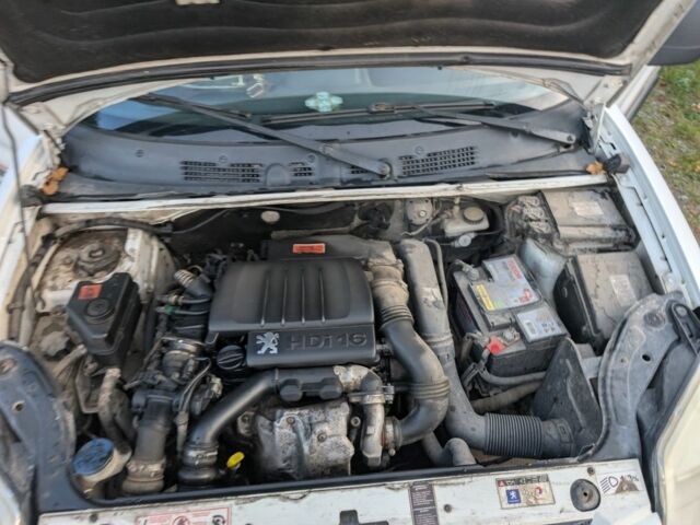 Белый Пежо Partner, объемом двигателя 1.6 л и пробегом 170 тыс. км за 3500 $, фото 6 на Automoto.ua