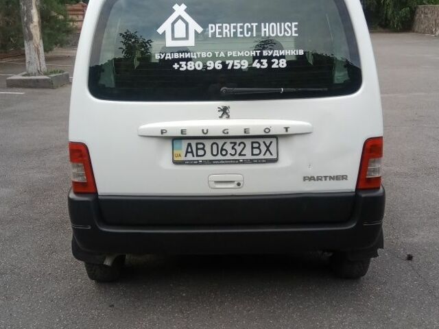 Белый Пежо Partner, объемом двигателя 1.4 л и пробегом 245 тыс. км за 4300 $, фото 3 на Automoto.ua