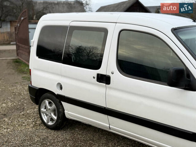 Білий Пежо Partner, об'ємом двигуна 1.6 л та пробігом 442 тис. км за 4750 $, фото 10 на Automoto.ua