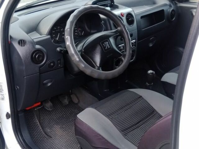 Белый Пежо Partner, объемом двигателя 1.4 л и пробегом 245 тыс. км за 4300 $, фото 13 на Automoto.ua