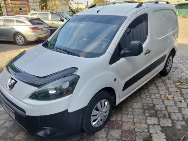 Белый Пежо Partner, объемом двигателя 1.6 л и пробегом 388 тыс. км за 4800 $, фото 2 на Automoto.ua