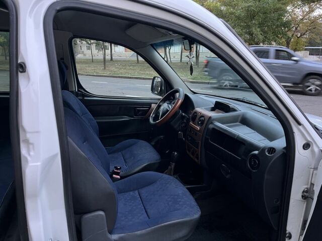 Білий Пежо Partner, об'ємом двигуна 1.9 л та пробігом 213 тис. км за 4100 $, фото 18 на Automoto.ua