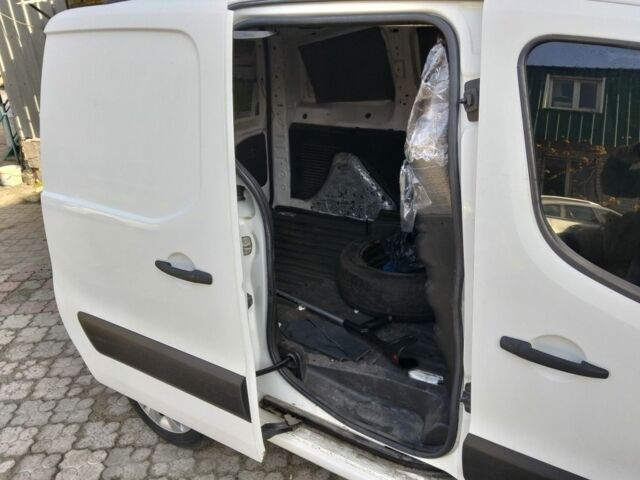 Белый Пежо Partner, объемом двигателя 1.6 л и пробегом 388 тыс. км за 4800 $, фото 5 на Automoto.ua