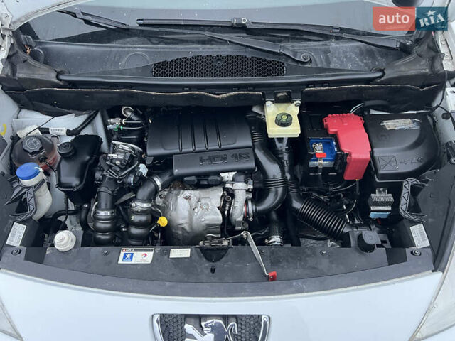 Белый Пежо Partner, объемом двигателя 1.56 л и пробегом 219 тыс. км за 4300 $, фото 22 на Automoto.ua