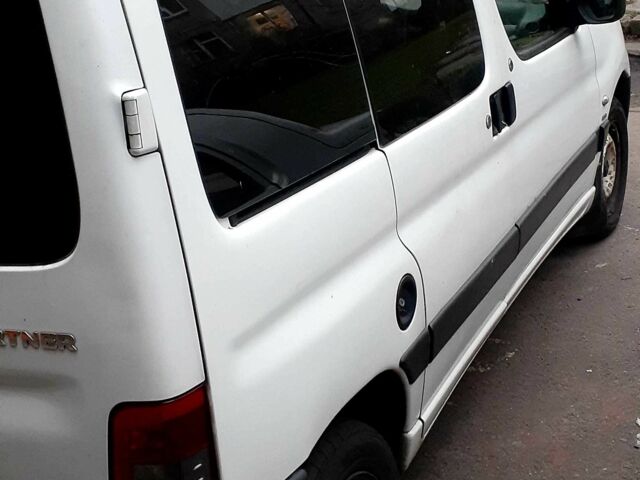 Белый Пежо Partner, объемом двигателя 1.6 л и пробегом 264 тыс. км за 4000 $, фото 4 на Automoto.ua