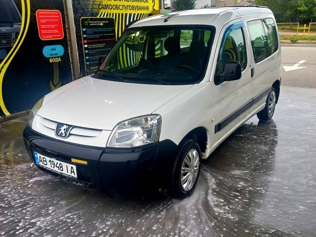 Белый Пежо Partner, объемом двигателя 1.6 л и пробегом 260 тыс. км за 3800 $, фото 11 на Automoto.ua