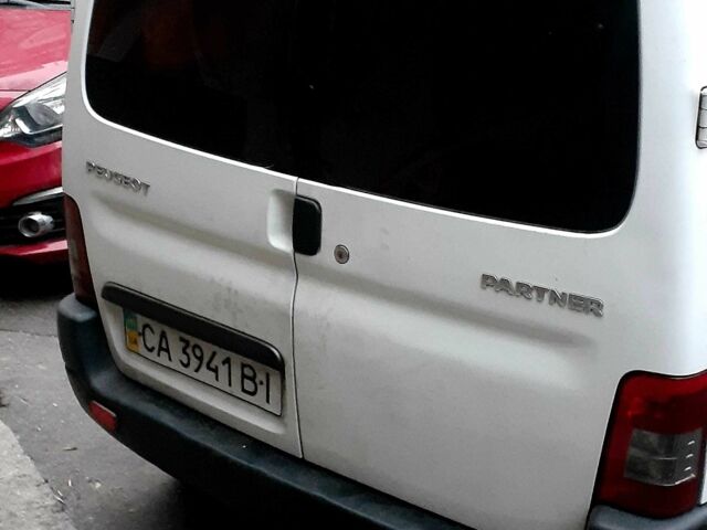 Белый Пежо Partner, объемом двигателя 1.6 л и пробегом 264 тыс. км за 4000 $, фото 2 на Automoto.ua
