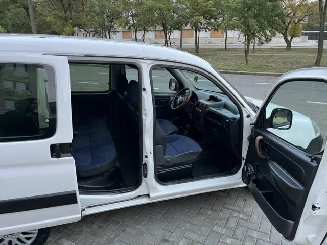 Білий Пежо Partner, об'ємом двигуна 1.9 л та пробігом 213 тис. км за 4100 $, фото 16 на Automoto.ua