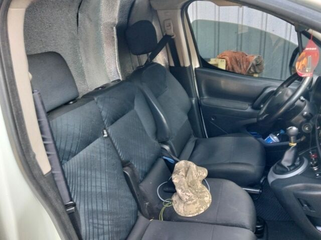 Белый Пежо Partner, объемом двигателя 1.6 л и пробегом 388 тыс. км за 4800 $, фото 4 на Automoto.ua