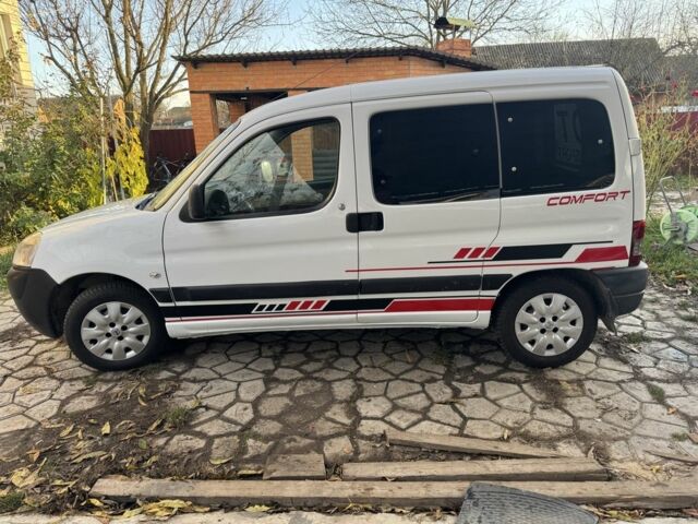 Белый Пежо Partner, объемом двигателя 1.6 л и пробегом 250 тыс. км за 4300 $, фото 4 на Automoto.ua