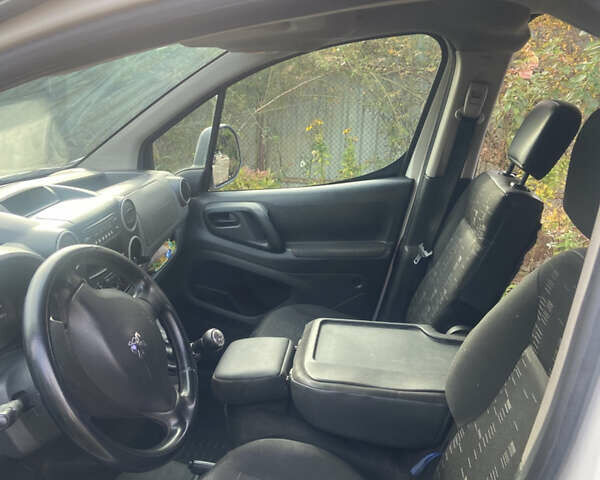 Белый Пежо Partner, объемом двигателя 1.56 л и пробегом 250 тыс. км за 5100 $, фото 6 на Automoto.ua