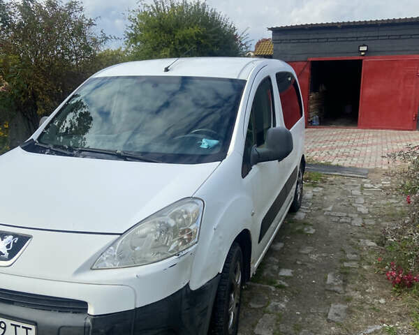 Белый Пежо Partner, объемом двигателя 1.56 л и пробегом 250 тыс. км за 5100 $, фото 1 на Automoto.ua