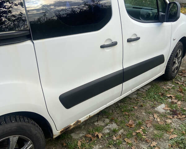 Белый Пежо Partner, объемом двигателя 1.56 л и пробегом 250 тыс. км за 5100 $, фото 4 на Automoto.ua