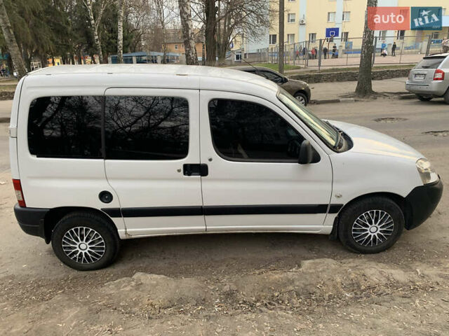 Белый Пежо Partner, объемом двигателя 1.56 л и пробегом 177 тыс. км за 4700 $, фото 1 на Automoto.ua