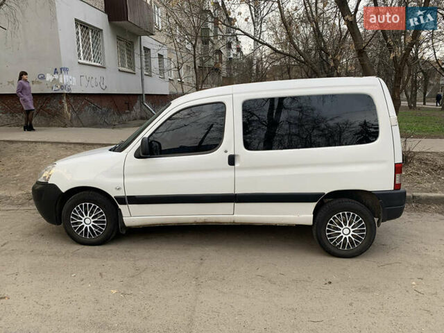 Белый Пежо Partner, объемом двигателя 1.56 л и пробегом 177 тыс. км за 4700 $, фото 3 на Automoto.ua