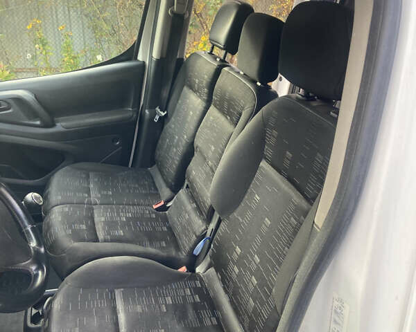 Белый Пежо Partner, объемом двигателя 1.56 л и пробегом 250 тыс. км за 5100 $, фото 9 на Automoto.ua