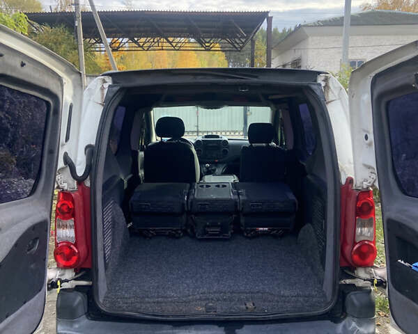 Белый Пежо Partner, объемом двигателя 1.56 л и пробегом 250 тыс. км за 5100 $, фото 11 на Automoto.ua