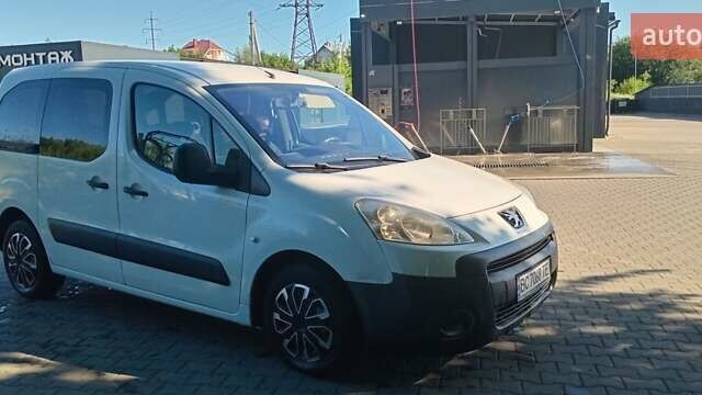 Белый Пежо Partner, объемом двигателя 1.56 л и пробегом 330 тыс. км за 5400 $, фото 9 на Automoto.ua