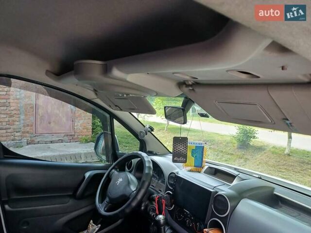 Белый Пежо Partner, объемом двигателя 1.6 л и пробегом 246 тыс. км за 6800 $, фото 24 на Automoto.ua