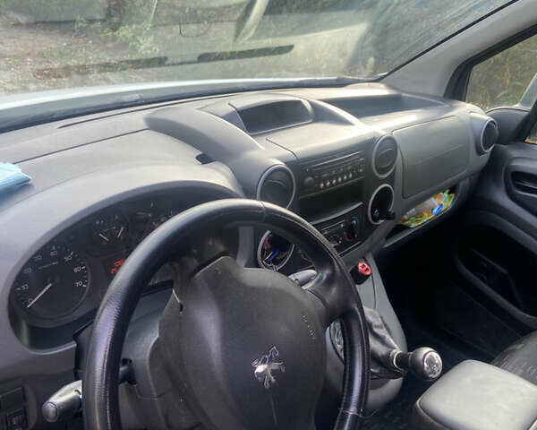 Белый Пежо Partner, объемом двигателя 1.56 л и пробегом 250 тыс. км за 5100 $, фото 5 на Automoto.ua