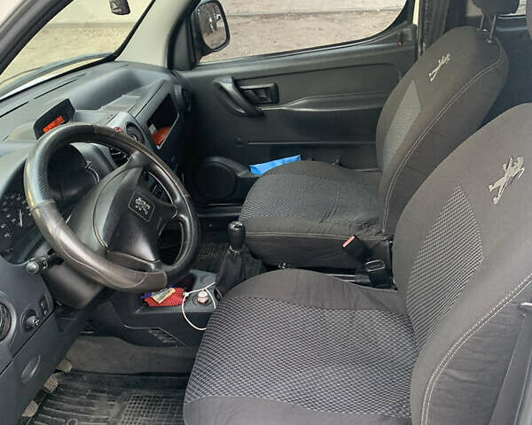 Белый Пежо Partner, объемом двигателя 1.56 л и пробегом 177 тыс. км за 4700 $, фото 4 на Automoto.ua