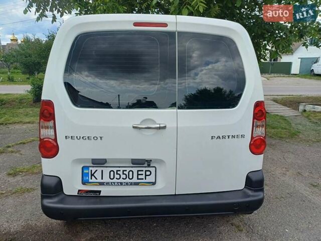 Белый Пежо Partner, объемом двигателя 1.6 л и пробегом 246 тыс. км за 6800 $, фото 17 на Automoto.ua