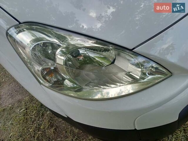 Белый Пежо Partner, объемом двигателя 1.6 л и пробегом 246 тыс. км за 6800 $, фото 21 на Automoto.ua