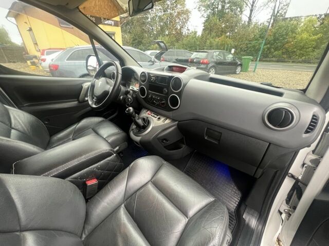 Белый Пежо Partner, объемом двигателя 1.6 л и пробегом 208 тыс. км за 6999 $, фото 10 на Automoto.ua