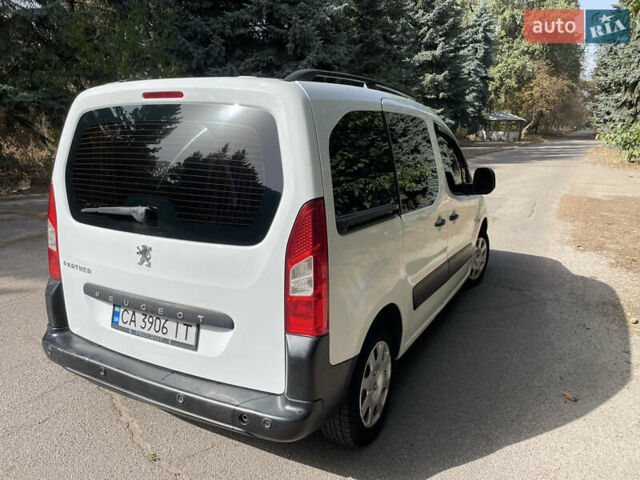 Белый Пежо Partner, объемом двигателя 1.56 л и пробегом 230 тыс. км за 5900 $, фото 4 на Automoto.ua