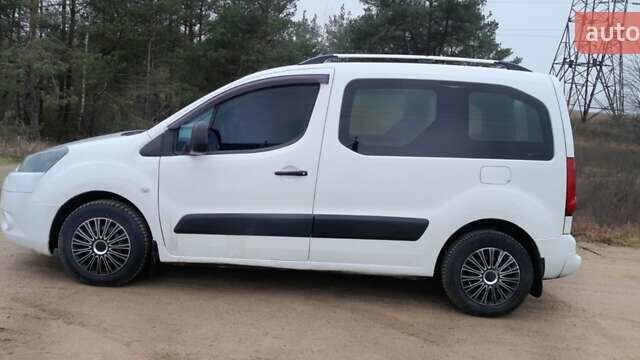 Белый Пежо Partner, объемом двигателя 1.56 л и пробегом 280 тыс. км за 5700 $, фото 5 на Automoto.ua