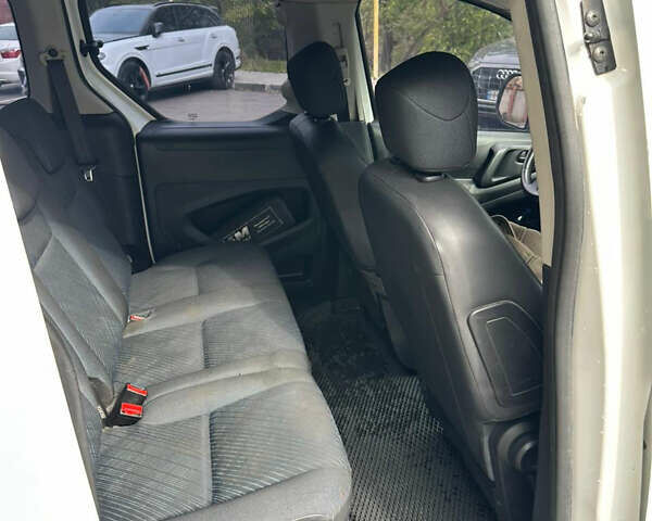 Белый Пежо Partner, объемом двигателя 1.56 л и пробегом 350 тыс. км за 5500 $, фото 4 на Automoto.ua