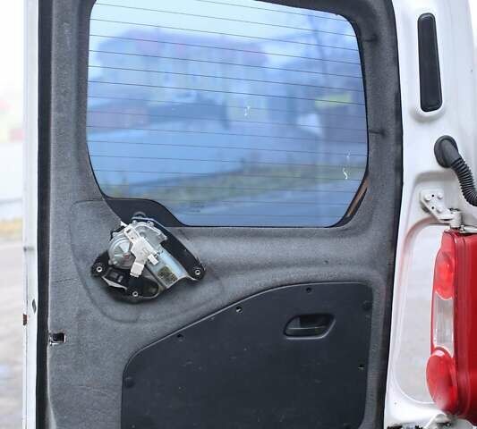 Белый Пежо Partner, объемом двигателя 1.56 л и пробегом 397 тыс. км за 4800 $, фото 21 на Automoto.ua